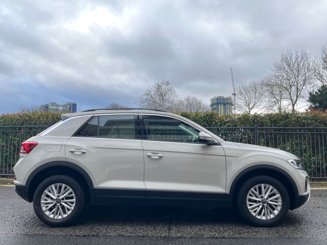 2022 (72) Volkswagen T-Roc 1.5 TSI Life SUV 5dr Petrol DSG Euro 6 (s/s) (150 ps)